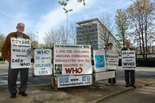 Protest przed WHO w Genewie: Jabłokow, Gonczarowa, Nesterenko