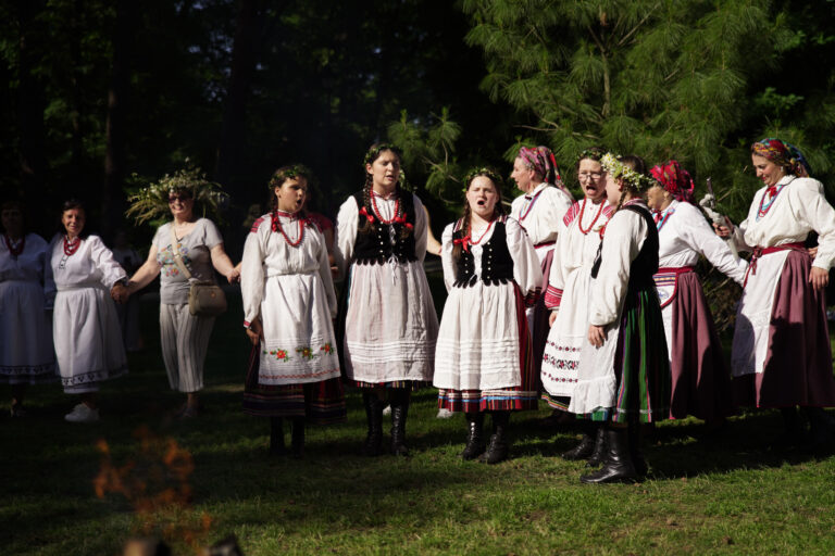 Festiwal Pieśni Ludowej "Z tamtej strony rzeki"