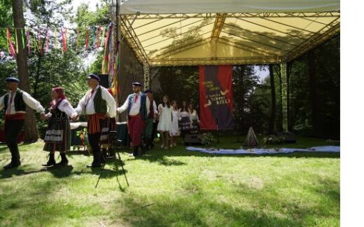 Festiwal Pieśni Ludowej "Z tamtej strony rzeki"