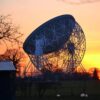 Teleskop na tle zachodu słońca