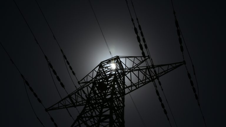 Czarne scenariusze energetyczne: Jak zabezpieczyć Polskę przed blackoutem?
