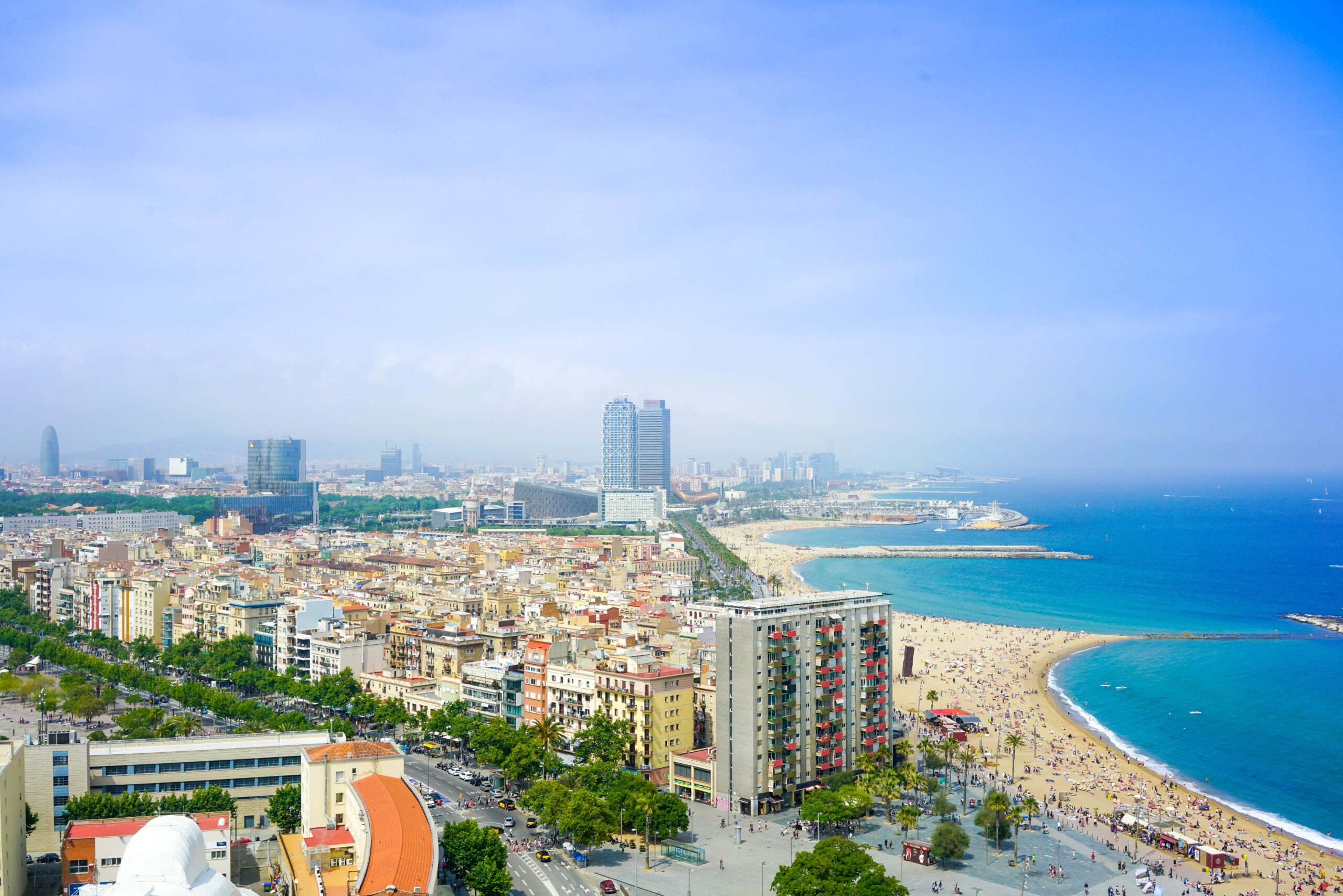 Zdj. Panorama Barcelony. Autor: Enes / Unsplash